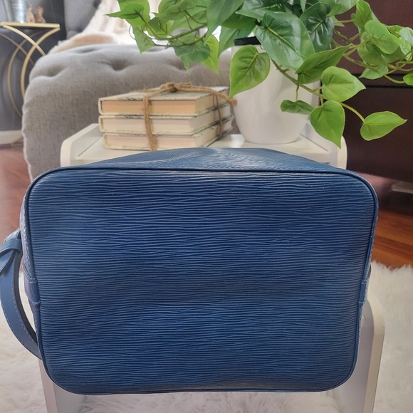 Authentic Vintage Louis Vuitton Blue Epi Bucket Noe - Picture 2 of 16